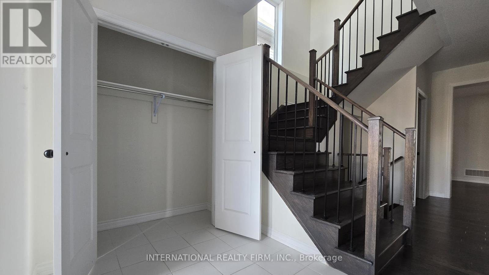 19 Hancock Crescent, Kawartha Lakes (Lindsay), Ontario  K9V 0P2 - Photo 2 - X12425233