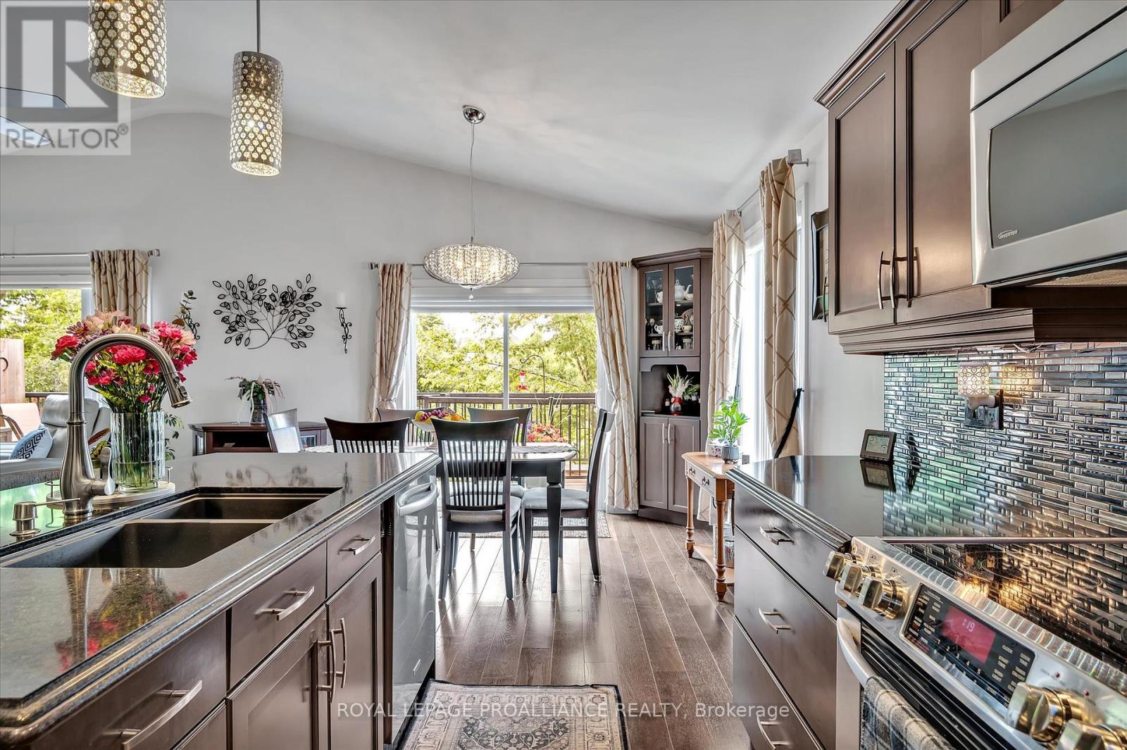 113 Chandler Crescent, Peterborough (Monaghan Ward 2), Ontario  K9J 0C3 - Photo 10 - X12425495