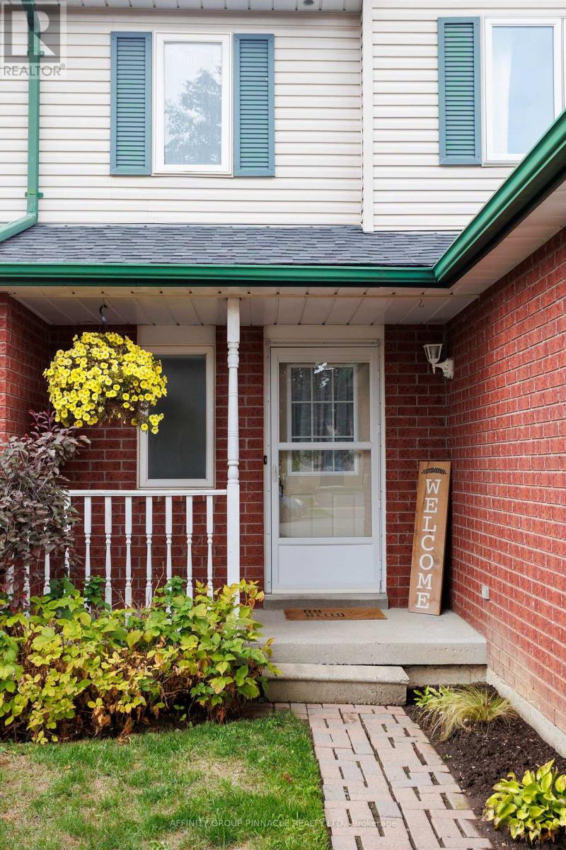 59 Cottingham Crescent, Kawartha Lakes (Lindsay), Ontario  K9V 1T9 - Photo 5 - X12425553