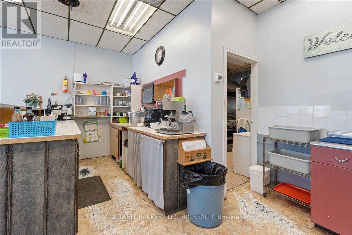 833 Chemong Road, Peterborough (Northcrest Ward 5), Ontario  K9H 5Z5 - Photo 24 - X12425850