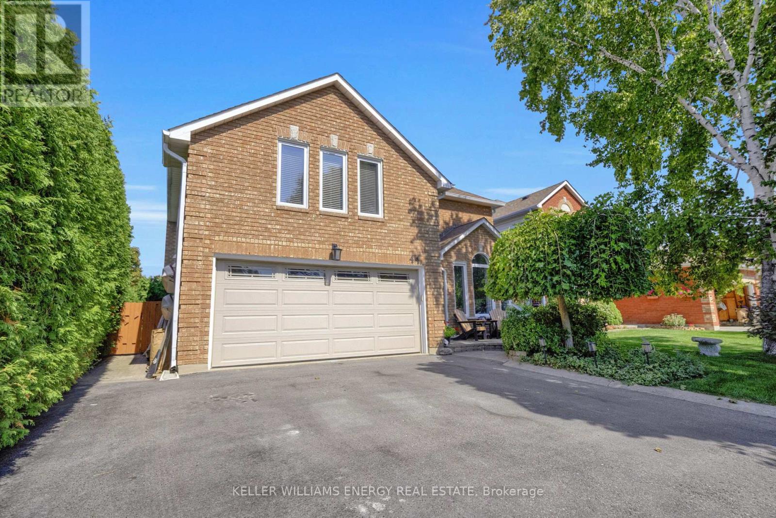 44 Rutherford Drive, Clarington (Newcastle), Ontario  L1B 1G7 - Photo 3 - E12426039