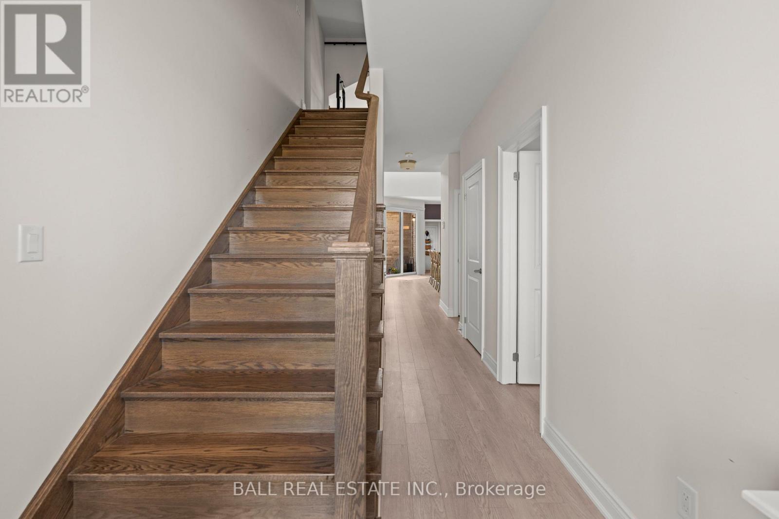 708 Whetstone Lane, Peterborough (Northcrest Ward 5), Ontario  K9H 0H9 - Photo 3 - X12426350