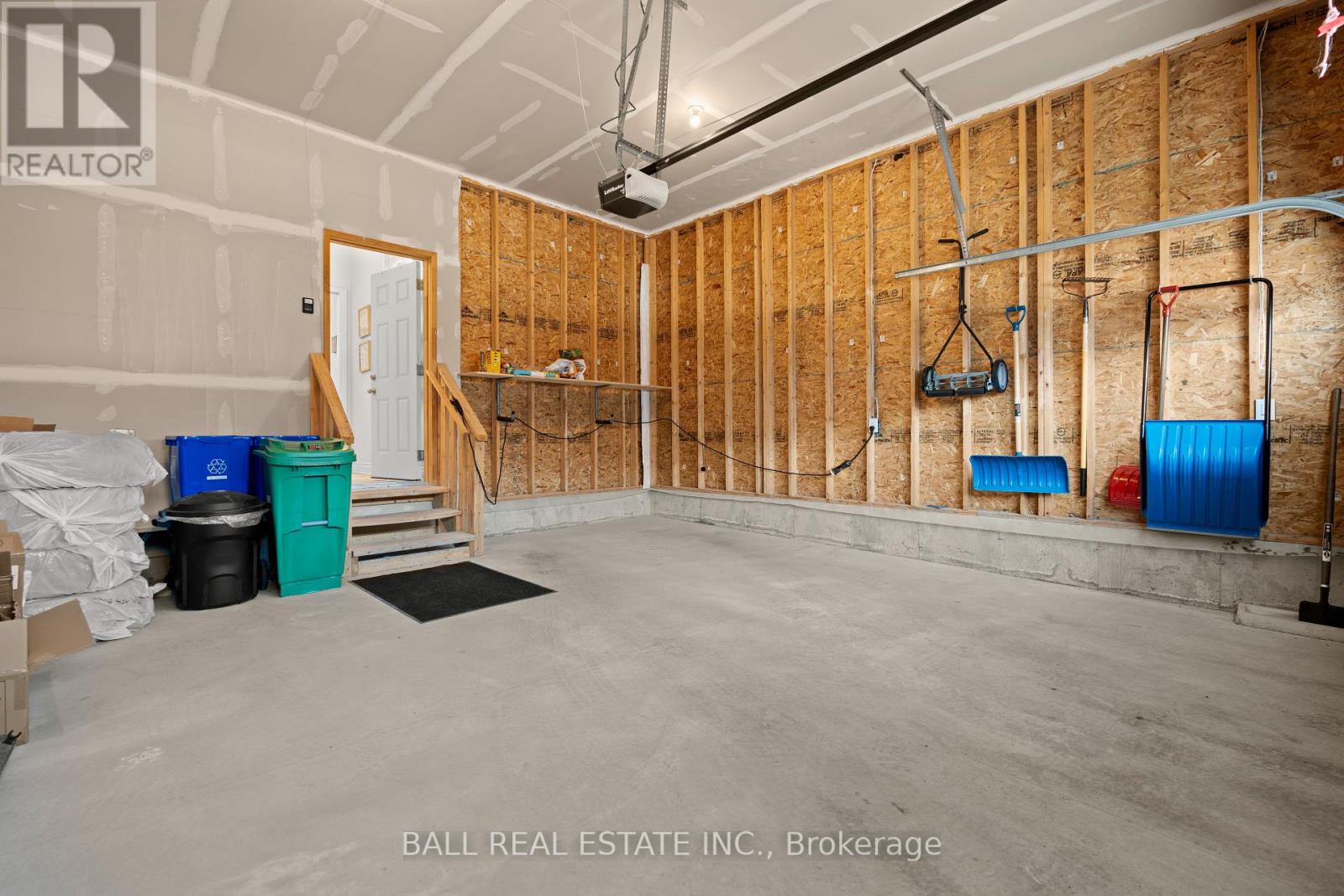 708 Whetstone Lane, Peterborough (Northcrest Ward 5), Ontario  K9H 0H9 - Photo 39 - X12426350