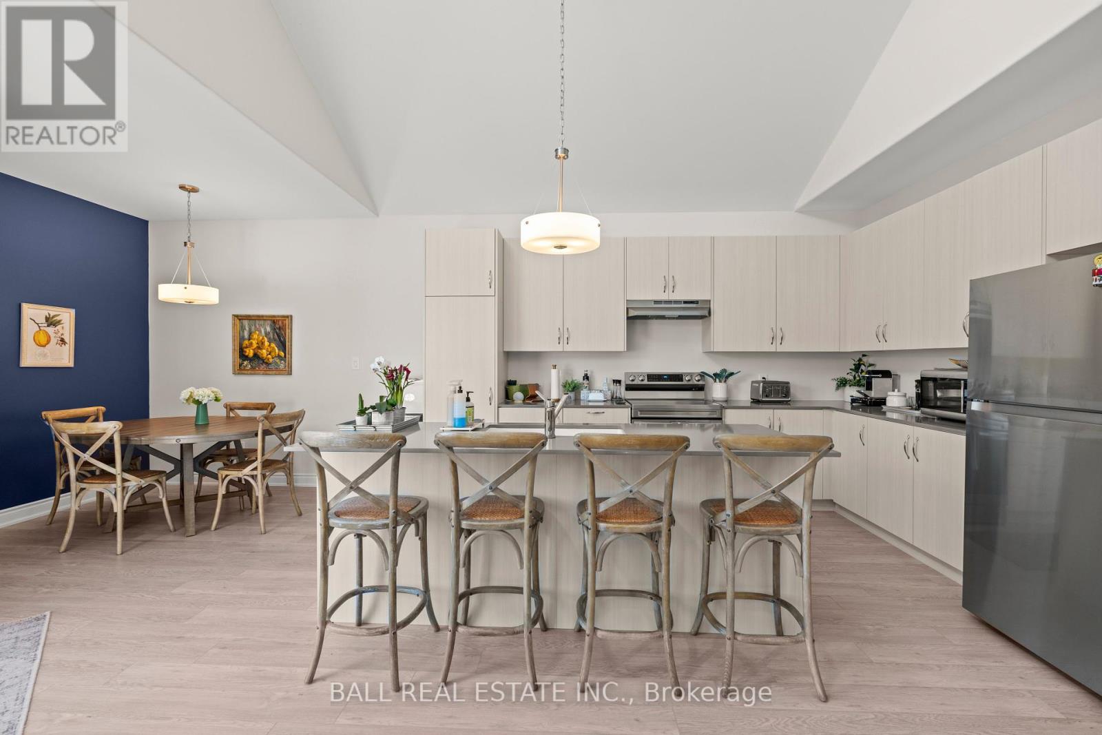 708 Whetstone Lane, Peterborough (Northcrest Ward 5), Ontario  K9H 0H9 - Photo 5 - X12426350