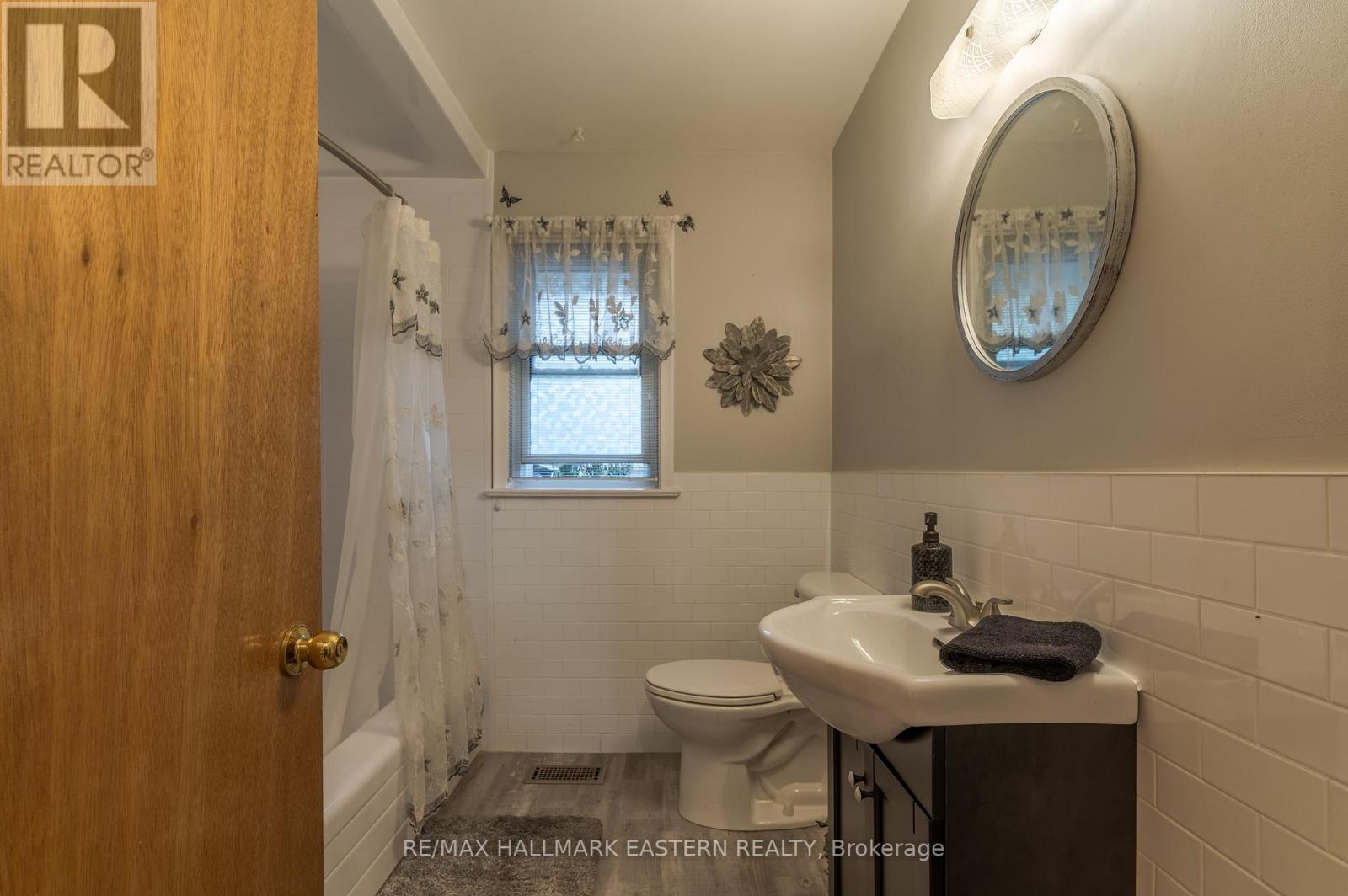 385 Bellevue Street, Peterborough (Northcrest Ward 5), Ontario  K9H 5G3 - Photo 13 - X12426436