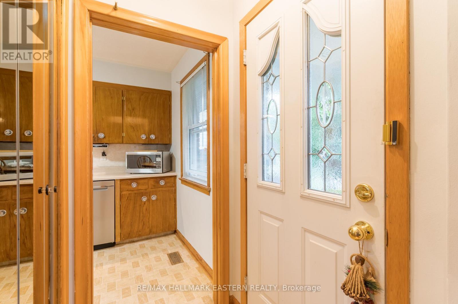 385 Bellevue Street, Peterborough (Northcrest Ward 5), Ontario  K9H 5G3 - Photo 16 - X12426436