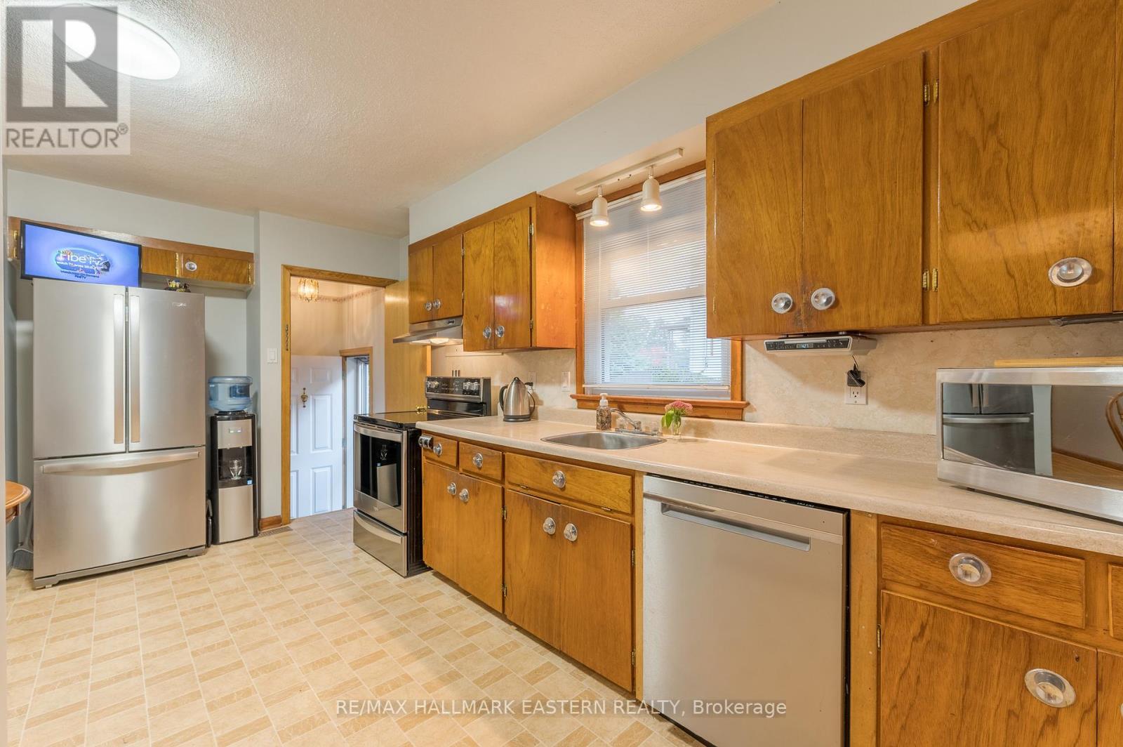 385 Bellevue Street, Peterborough (Northcrest Ward 5), Ontario  K9H 5G3 - Photo 17 - X12426436