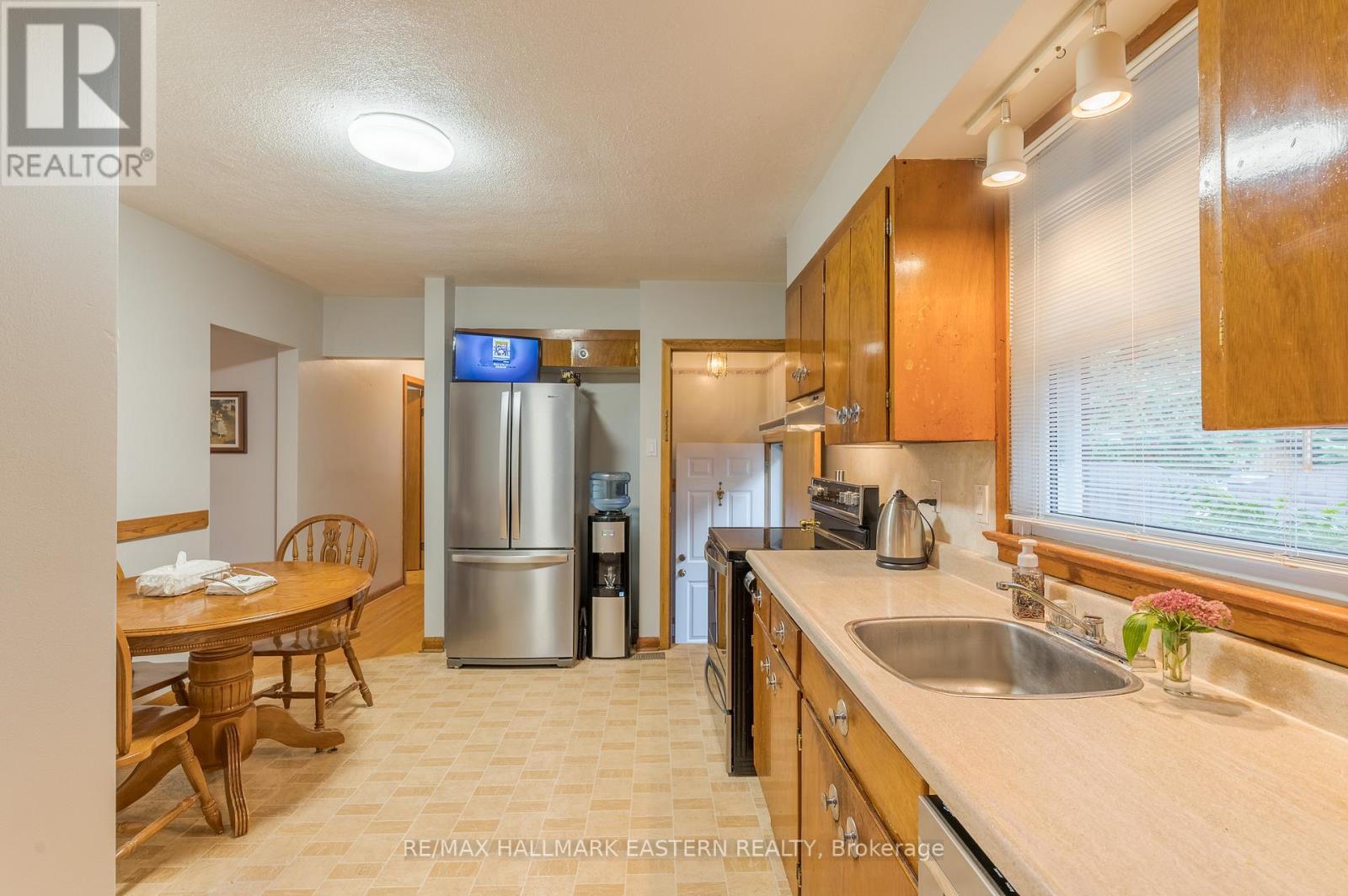 385 Bellevue Street, Peterborough (Northcrest Ward 5), Ontario  K9H 5G3 - Photo 18 - X12426436