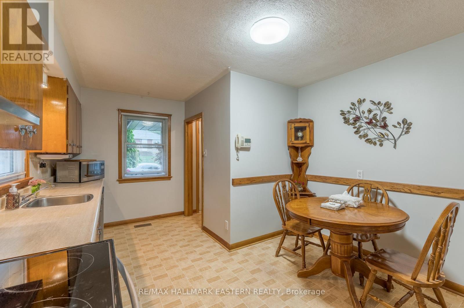 385 Bellevue Street, Peterborough (Northcrest Ward 5), Ontario  K9H 5G3 - Photo 19 - X12426436