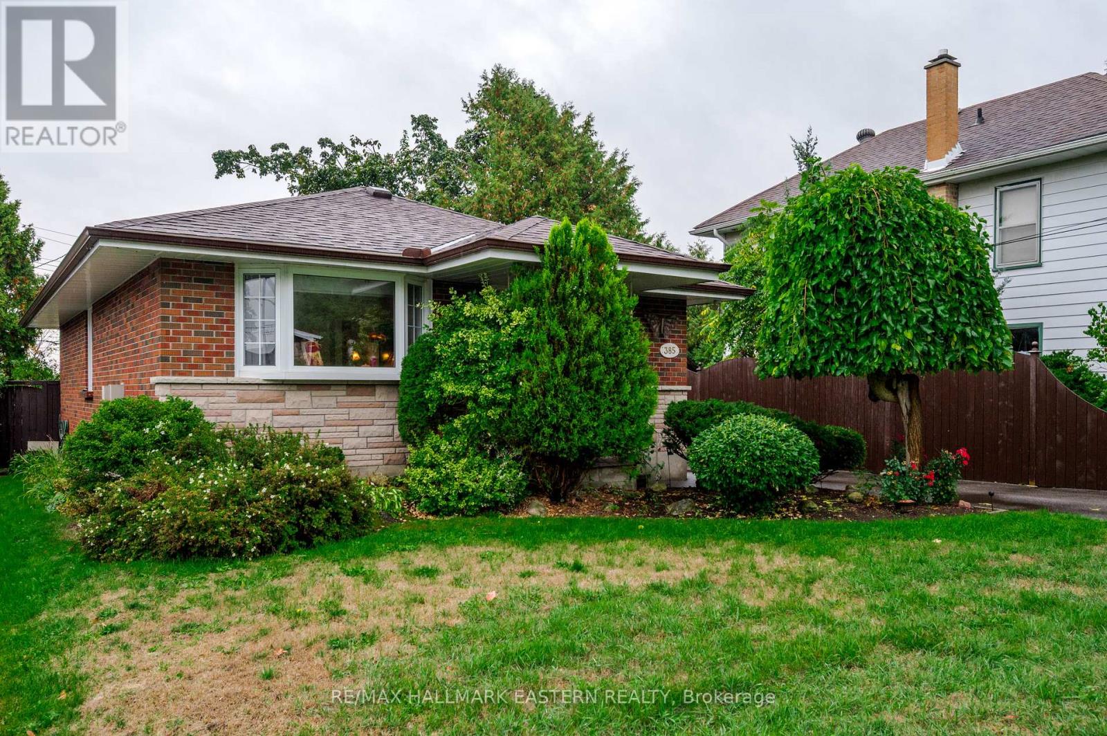 385 Bellevue Street, Peterborough (Northcrest Ward 5), Ontario  K9H 5G3 - Photo 2 - X12426436