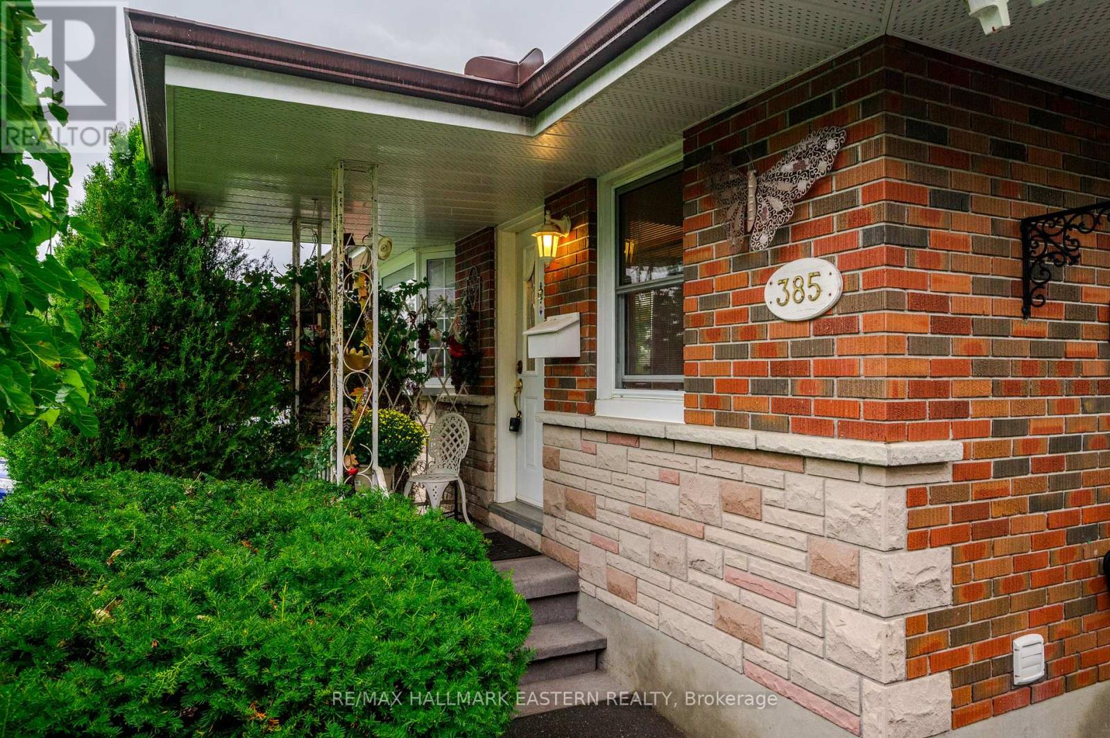 385 Bellevue Street, Peterborough (Northcrest Ward 5), Ontario  K9H 5G3 - Photo 3 - X12426436