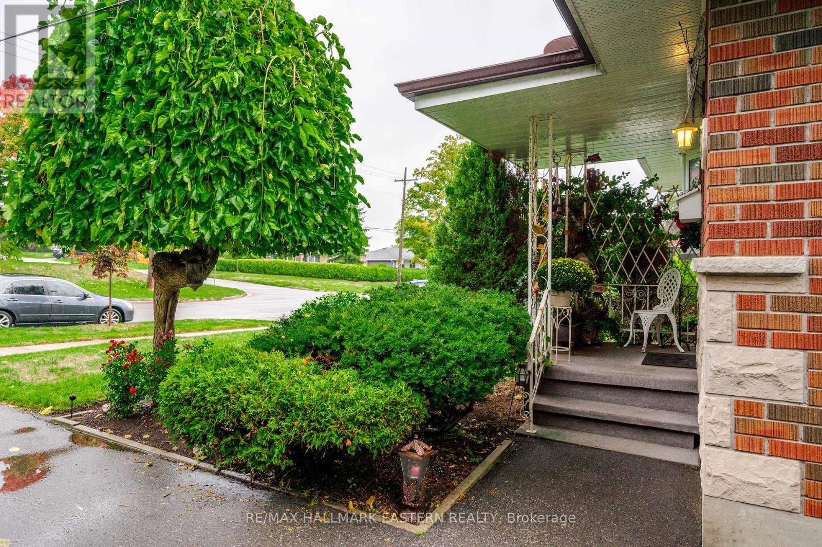 385 Bellevue Street, Peterborough (Northcrest Ward 5), Ontario  K9H 5G3 - Photo 4 - X12426436