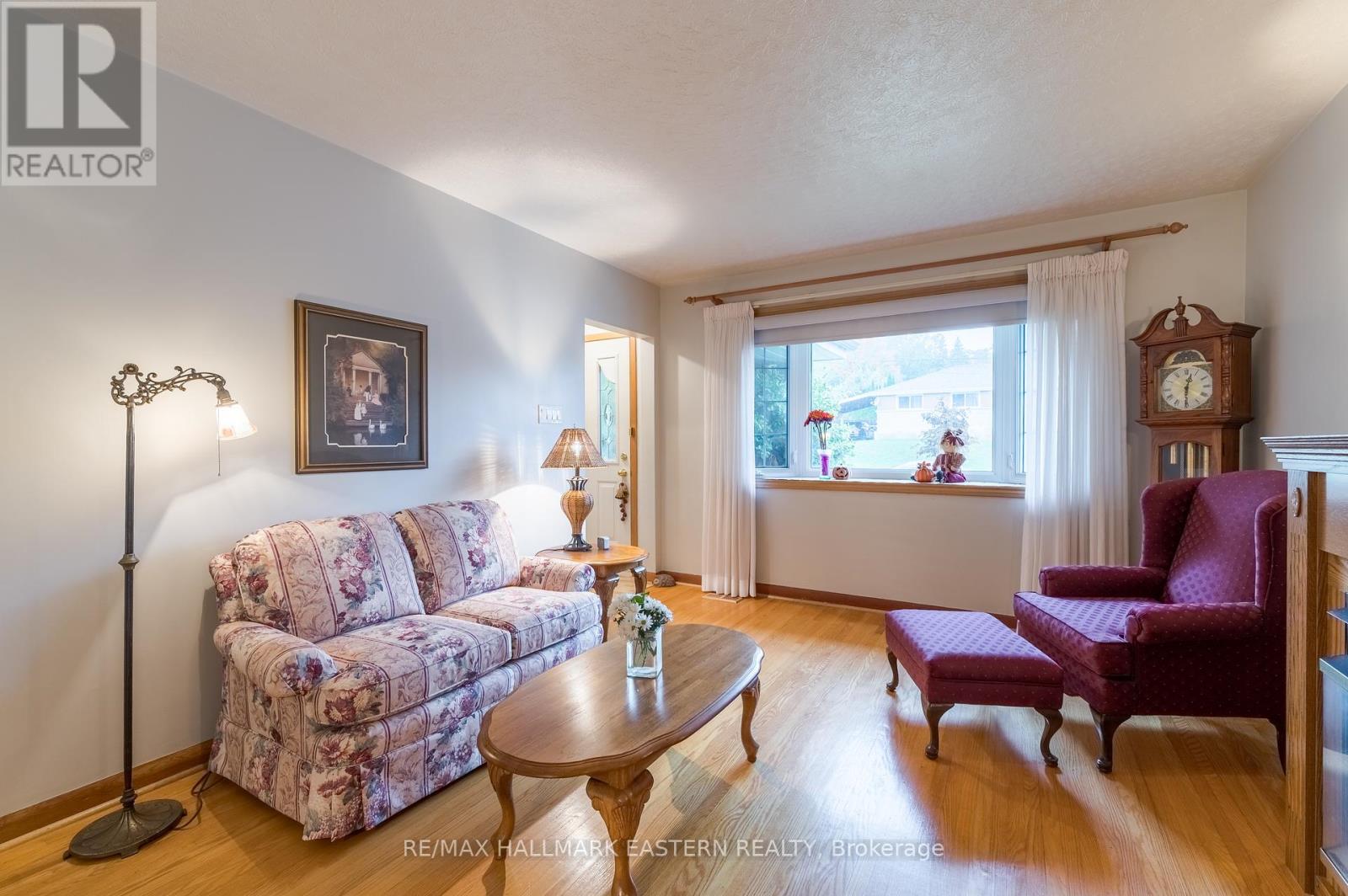 385 Bellevue Street, Peterborough (Northcrest Ward 5), Ontario  K9H 5G3 - Photo 6 - X12426436