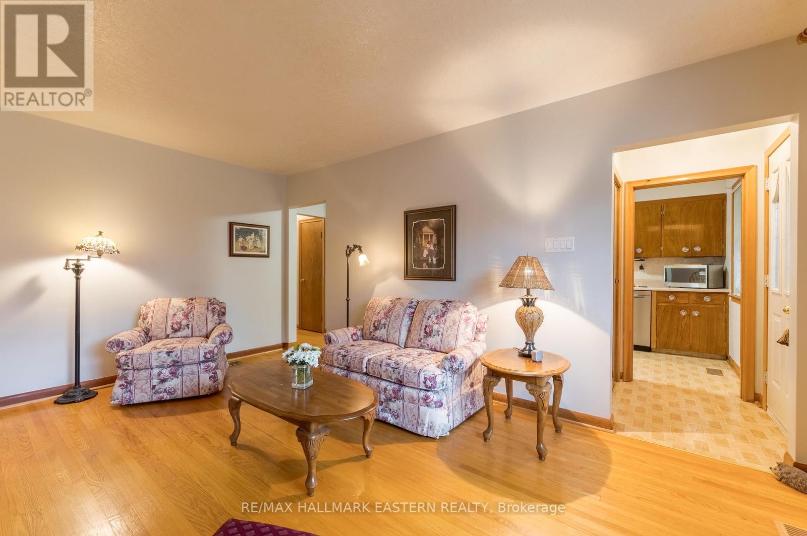 385 Bellevue Street, Peterborough (Northcrest Ward 5), Ontario  K9H 5G3 - Photo 7 - X12426436