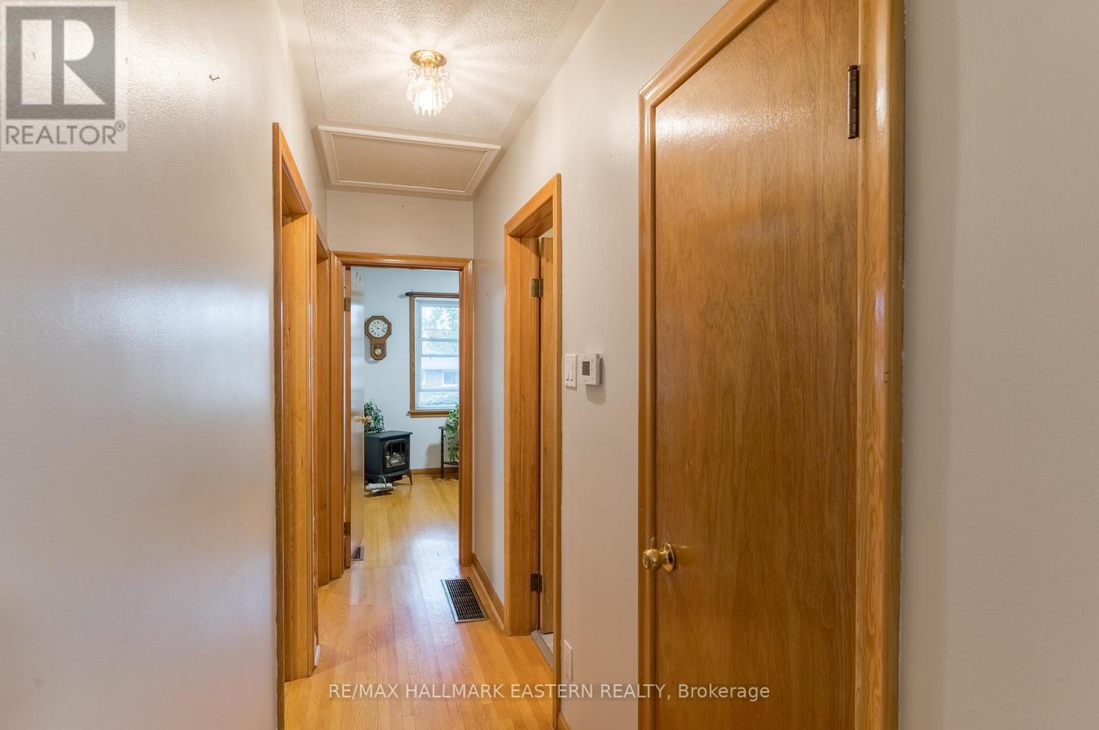 385 Bellevue Street, Peterborough (Northcrest Ward 5), Ontario  K9H 5G3 - Photo 8 - X12426436