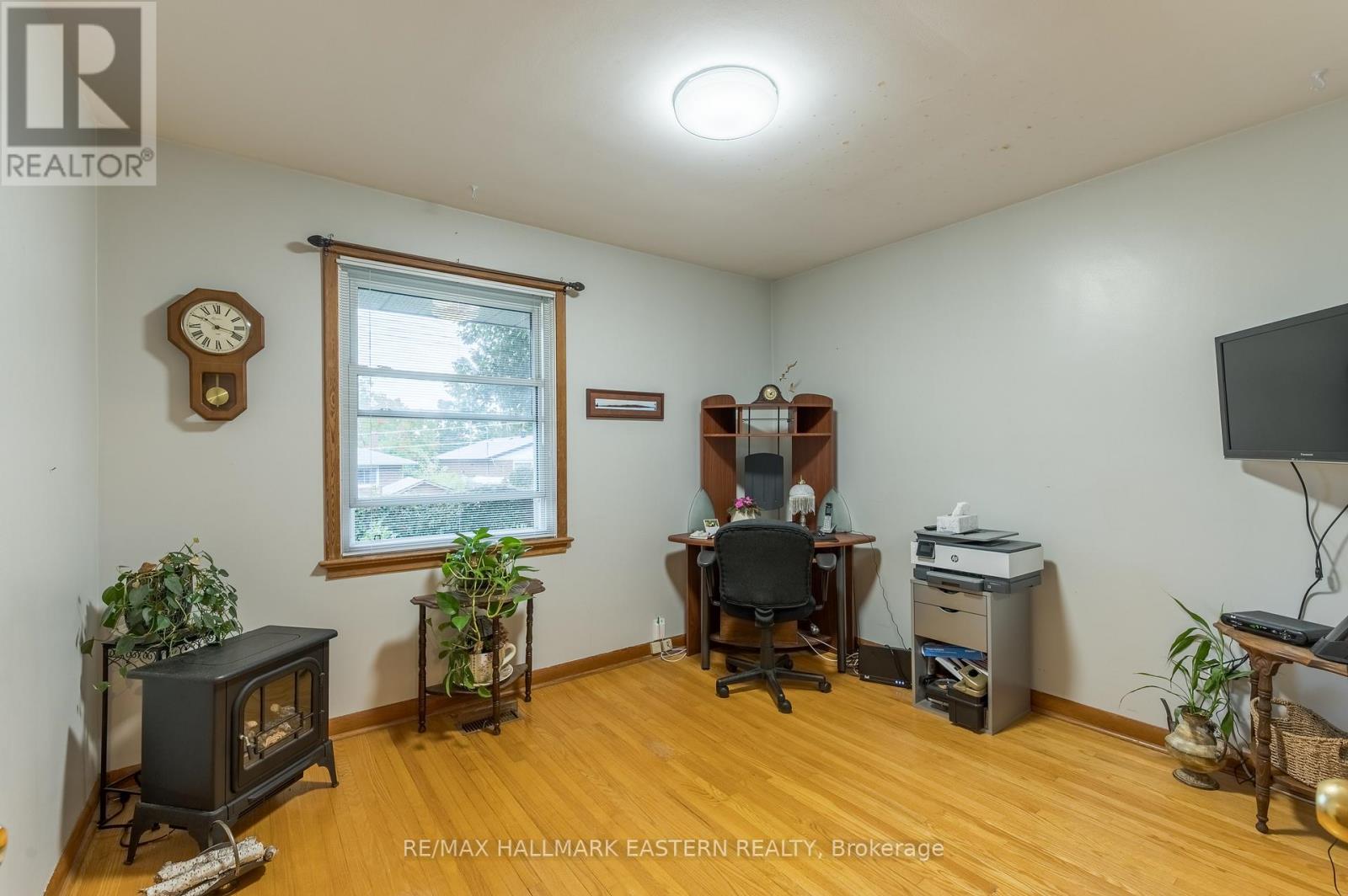 385 Bellevue Street, Peterborough (Northcrest Ward 5), Ontario  K9H 5G3 - Photo 9 - X12426436