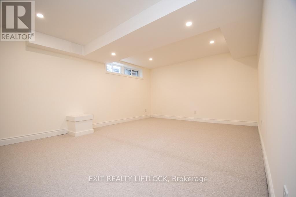 12 - 740 Chamberlain Street, Peterborough (Otonabee Ward 1), Ontario  K9J 4M3 - Photo 27 - X12426759