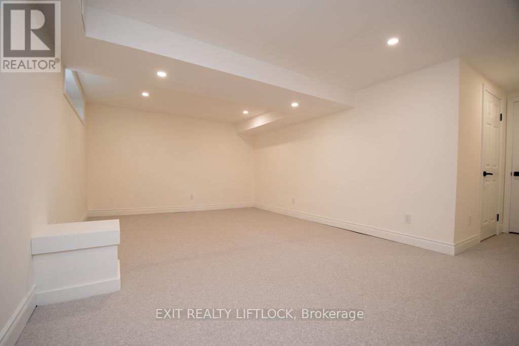 12 - 740 Chamberlain Street, Peterborough (Otonabee Ward 1), Ontario  K9J 4M3 - Photo 28 - X12426759