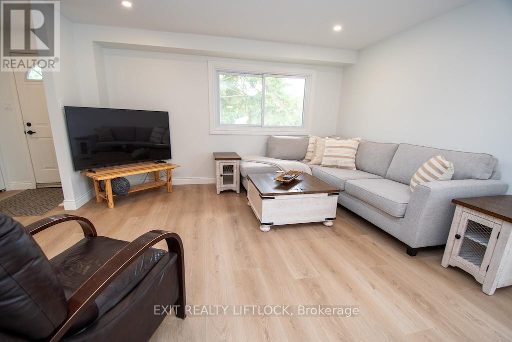 12 - 740 Chamberlain Street, Peterborough (Otonabee Ward 1), Ontario  K9J 4M3 - Photo 6 - X12426759