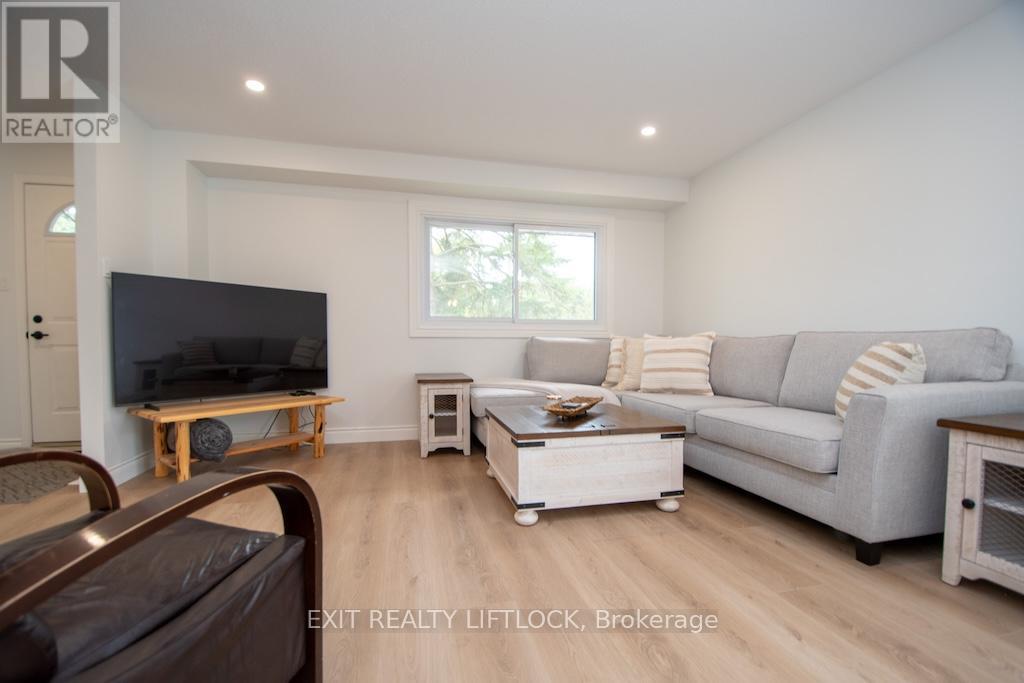 12 - 740 Chamberlain Street, Peterborough (Otonabee Ward 1), Ontario  K9J 4M3 - Photo 9 - X12426759