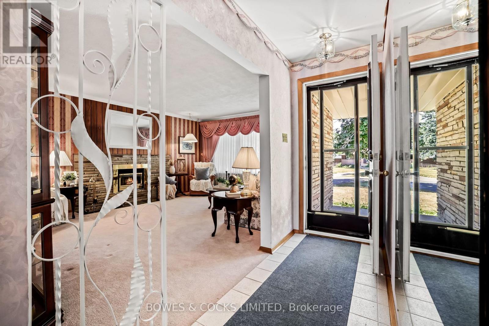 905 Glenholme Avenue, Peterborough (Northcrest Ward 5), Ontario  K9H 5M4 - Photo 11 - X12426818