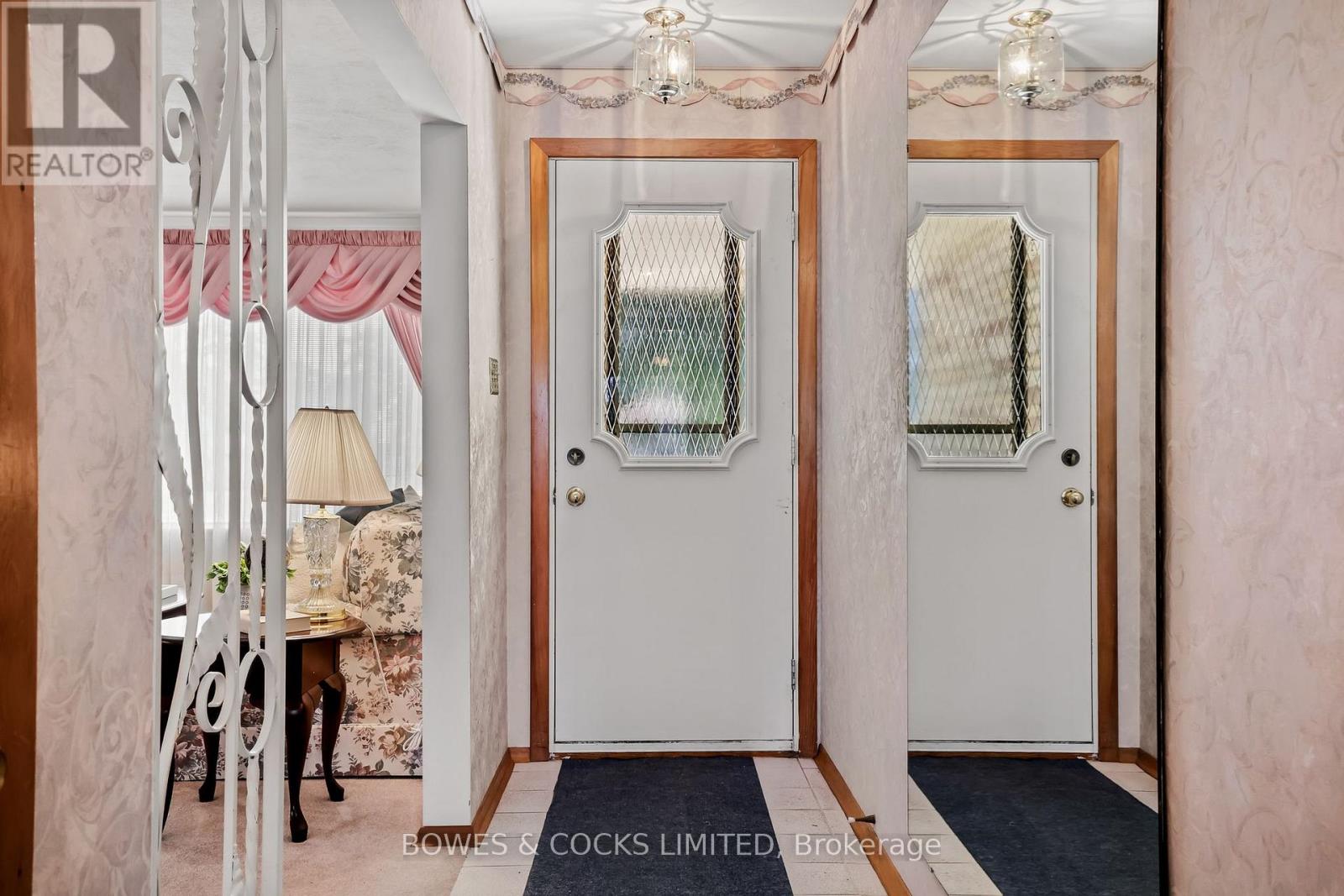 905 Glenholme Avenue, Peterborough (Northcrest Ward 5), Ontario  K9H 5M4 - Photo 12 - X12426818