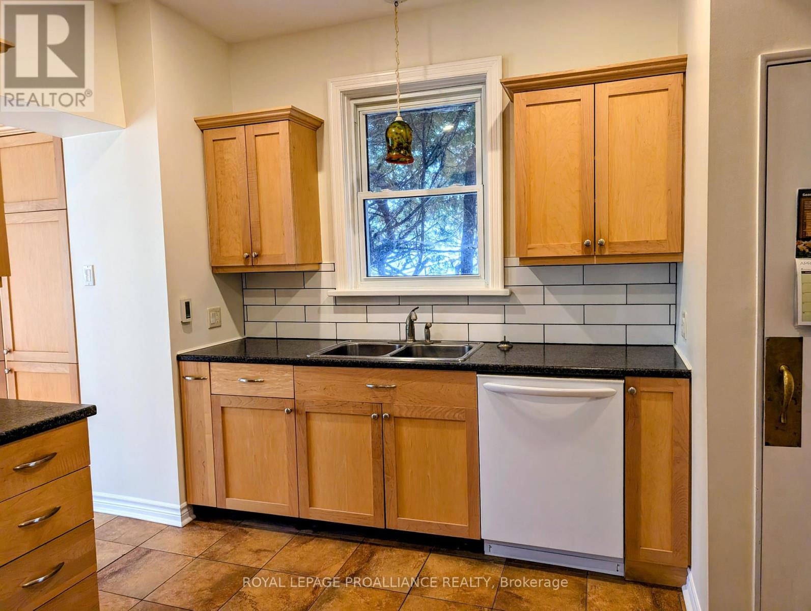 Main - 415 Dublin Street, Peterborough (Town Ward 3), Ontario  K9H 3E1 - Photo 4 - X12426866
