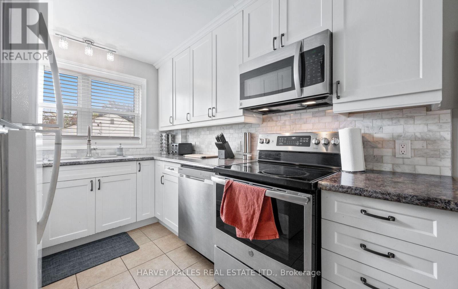 112 Dumble Avenue, Peterborough (Northcrest Ward 5), Ontario  K9H 5A8 - Photo 11 - X12426948
