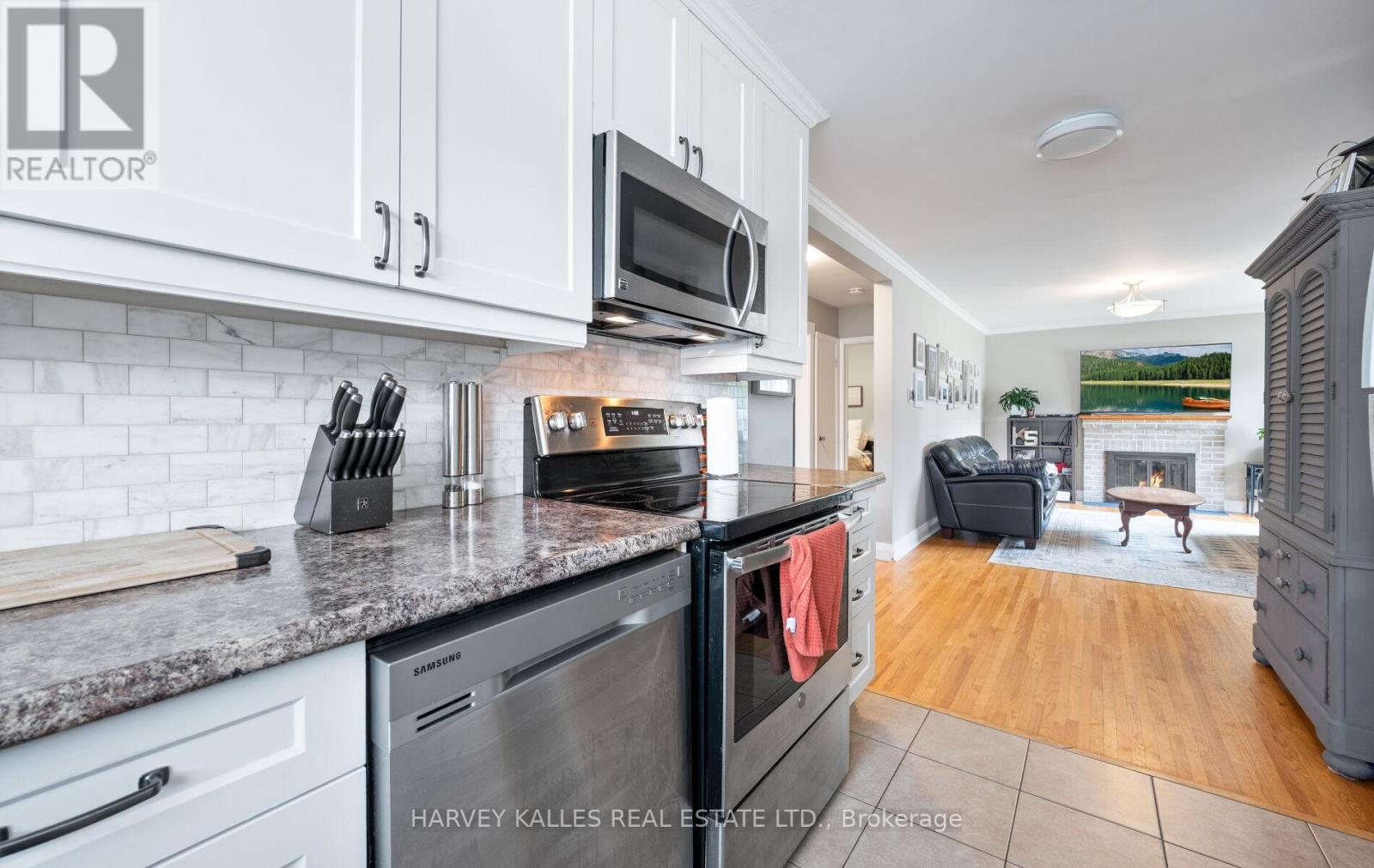 112 Dumble Avenue, Peterborough (Northcrest Ward 5), Ontario  K9H 5A8 - Photo 12 - X12426948