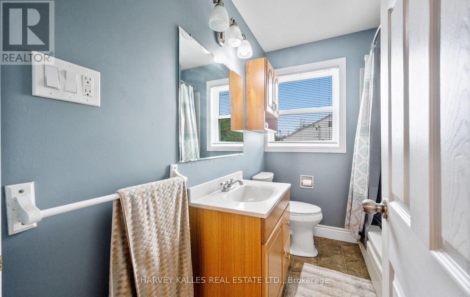 112 Dumble Avenue, Peterborough (Northcrest Ward 5), Ontario  K9H 5A8 - Photo 13 - X12426948