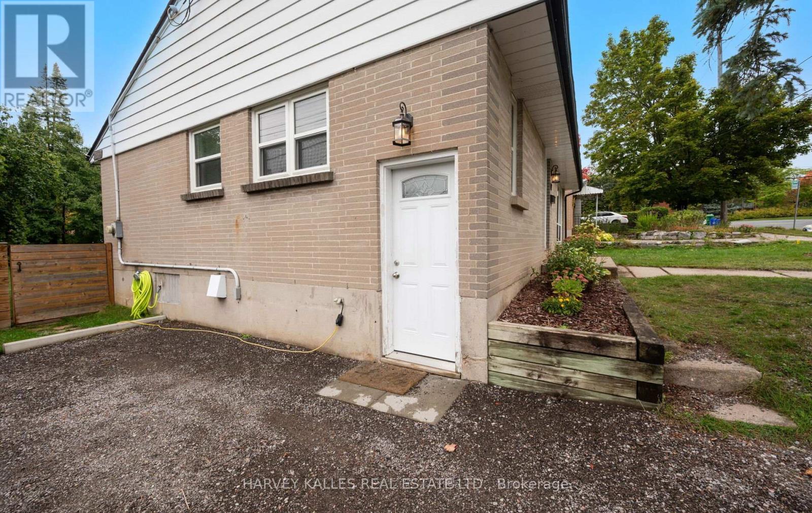 112 Dumble Avenue, Peterborough (Northcrest Ward 5), Ontario  K9H 5A8 - Photo 3 - X12426948