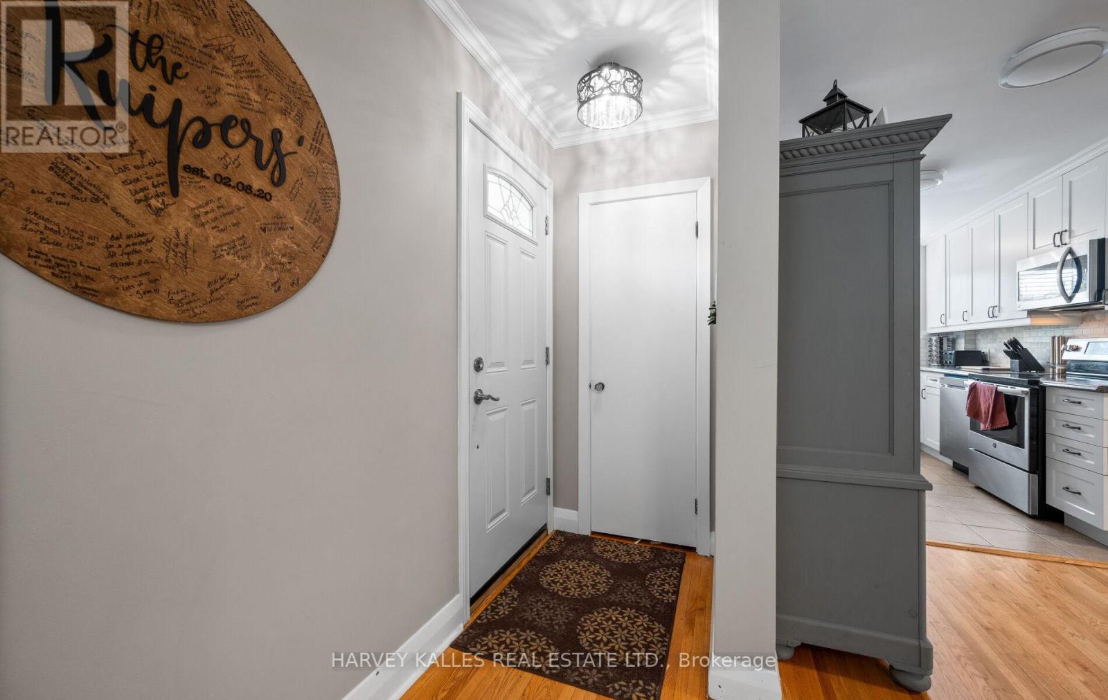 112 Dumble Avenue, Peterborough (Northcrest Ward 5), Ontario  K9H 5A8 - Photo 4 - X12426948