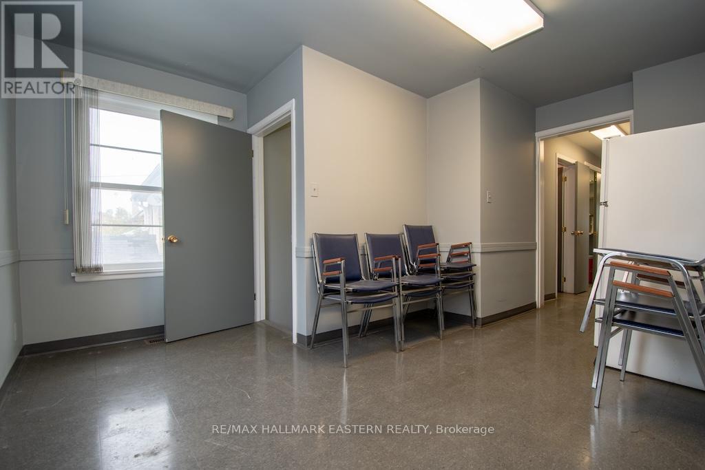 203 Park Street N, Peterborough (Town Ward 3), Ontario  K9J 3P7 - Photo 15 - X12427215