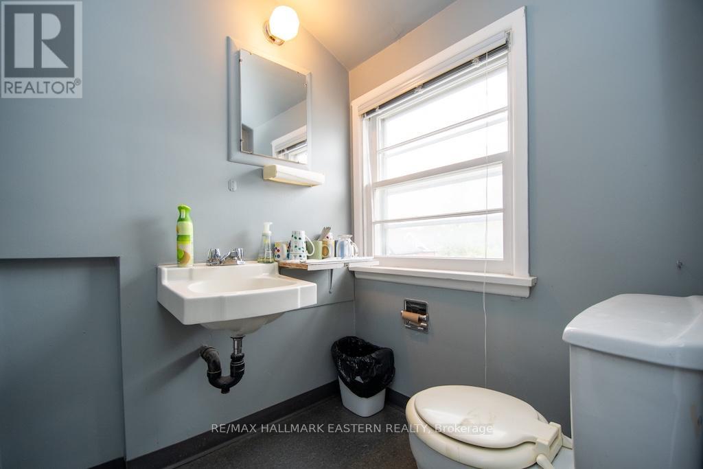 203 Park Street N, Peterborough (Town Ward 3), Ontario  K9J 3P7 - Photo 28 - X12427215