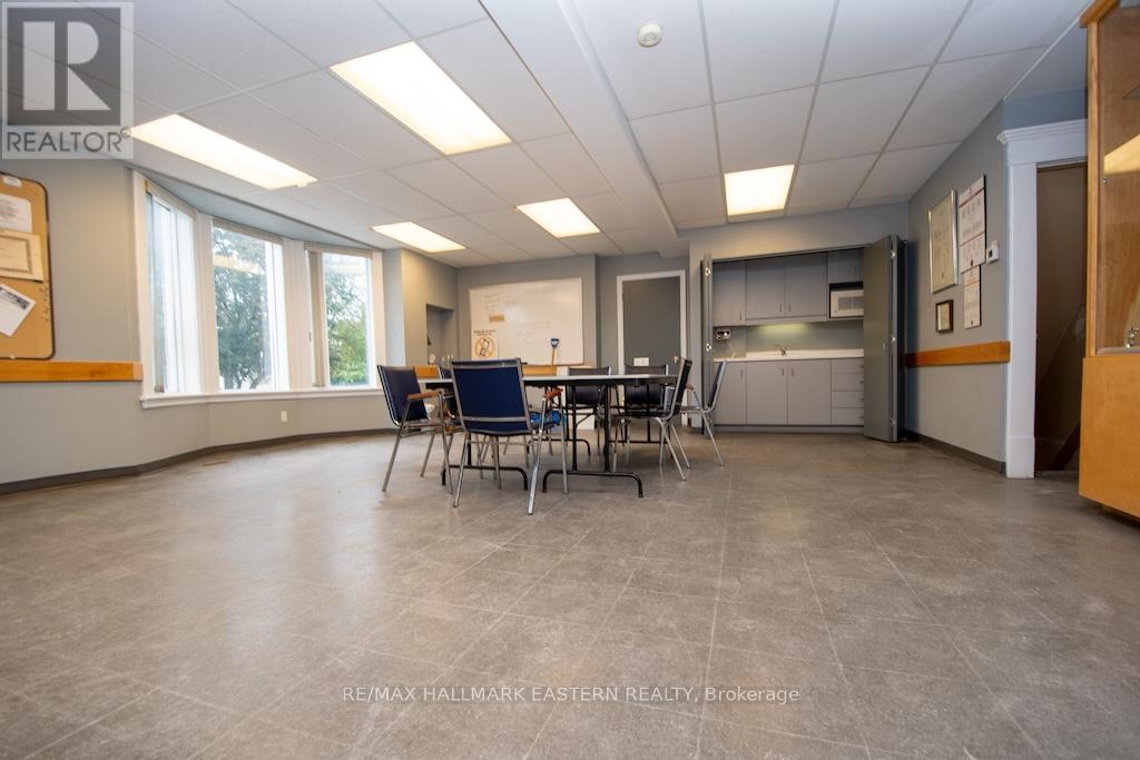 203 Park Street N, Peterborough (Town Ward 3), Ontario  K9J 3P7 - Photo 6 - X12427215