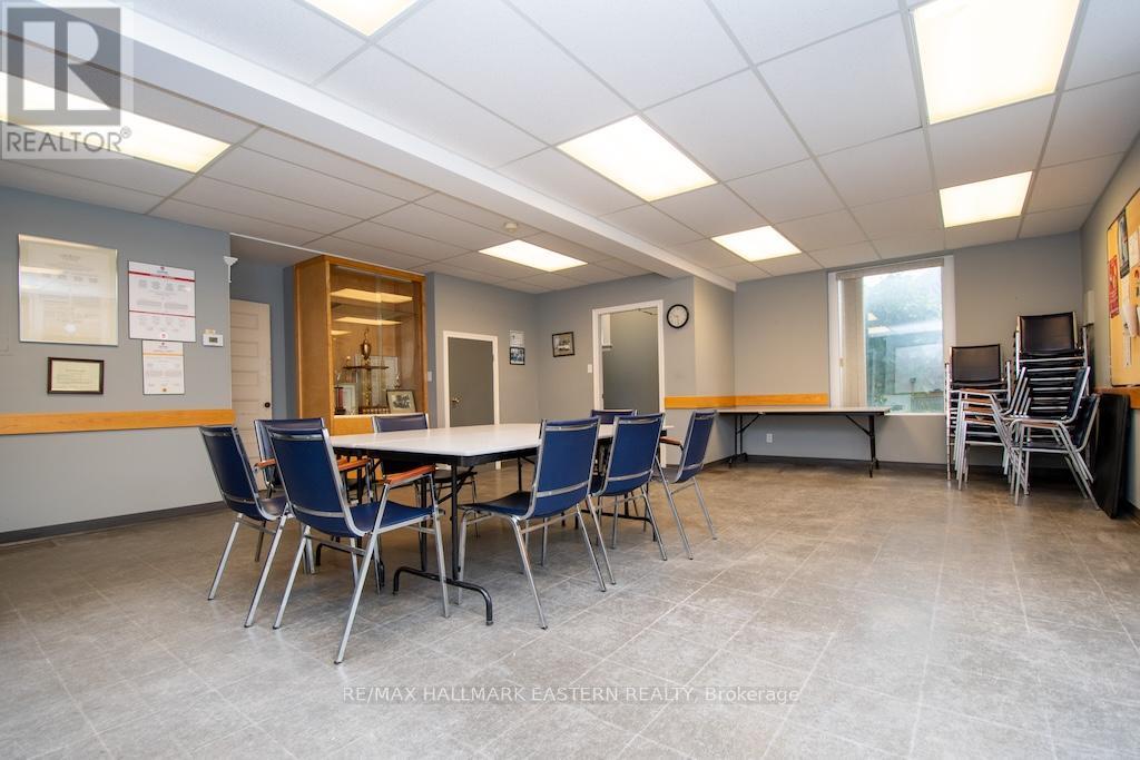203 Park Street N, Peterborough (Town Ward 3), Ontario  K9J 3P7 - Photo 8 - X12427215