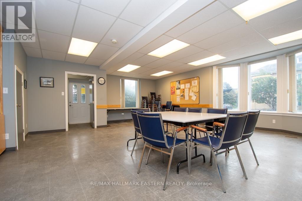 203 Park Street N, Peterborough (Town Ward 3), Ontario  K9J 3P7 - Photo 9 - X12427215