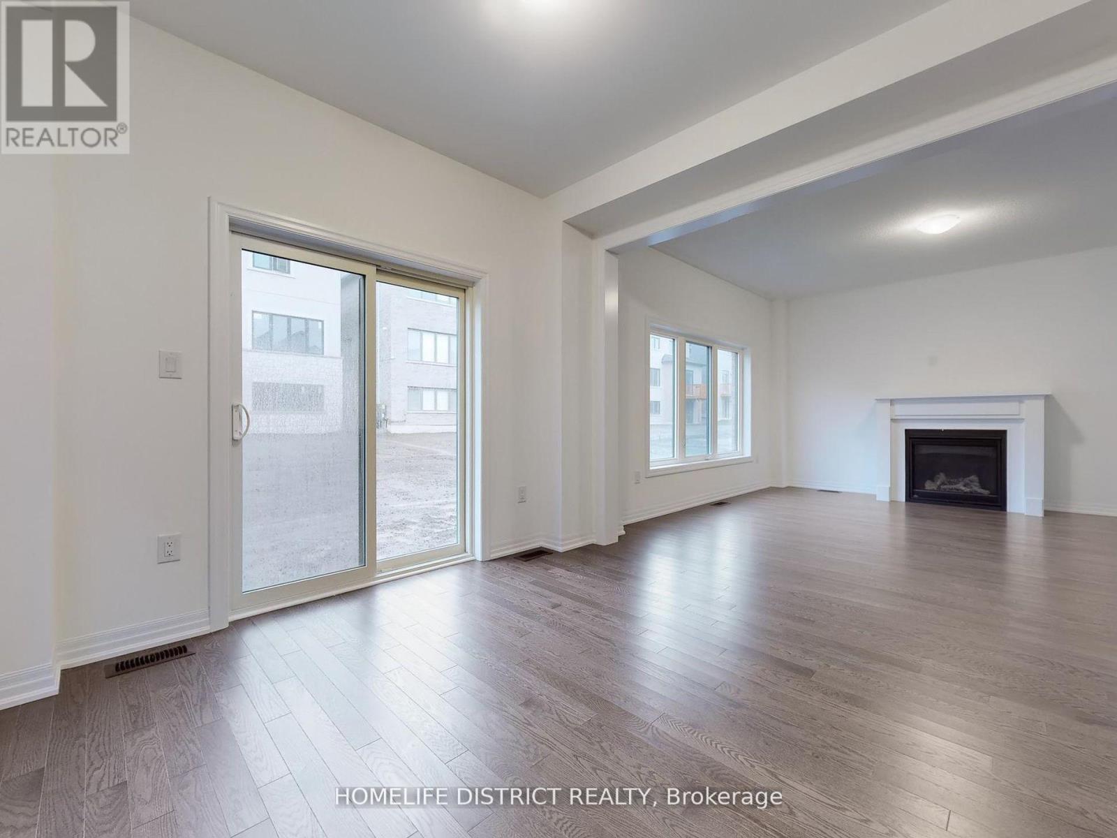 238 Flood Avenue, Clarington (Newcastle), Ontario  L1B 0C9 - Photo 2 - E12427251