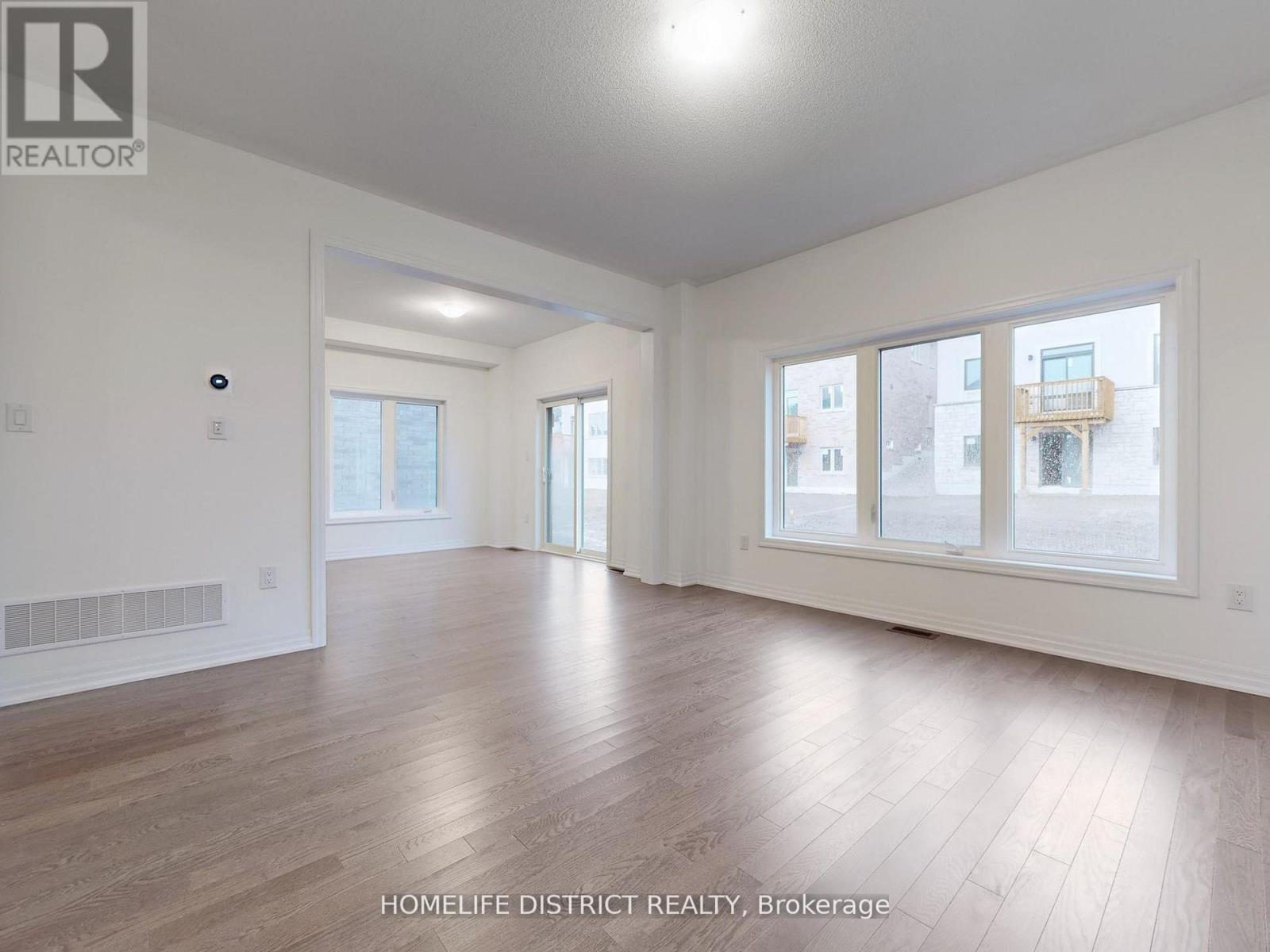 238 Flood Avenue, Clarington (Newcastle), Ontario  L1B 0C9 - Photo 3 - E12427251