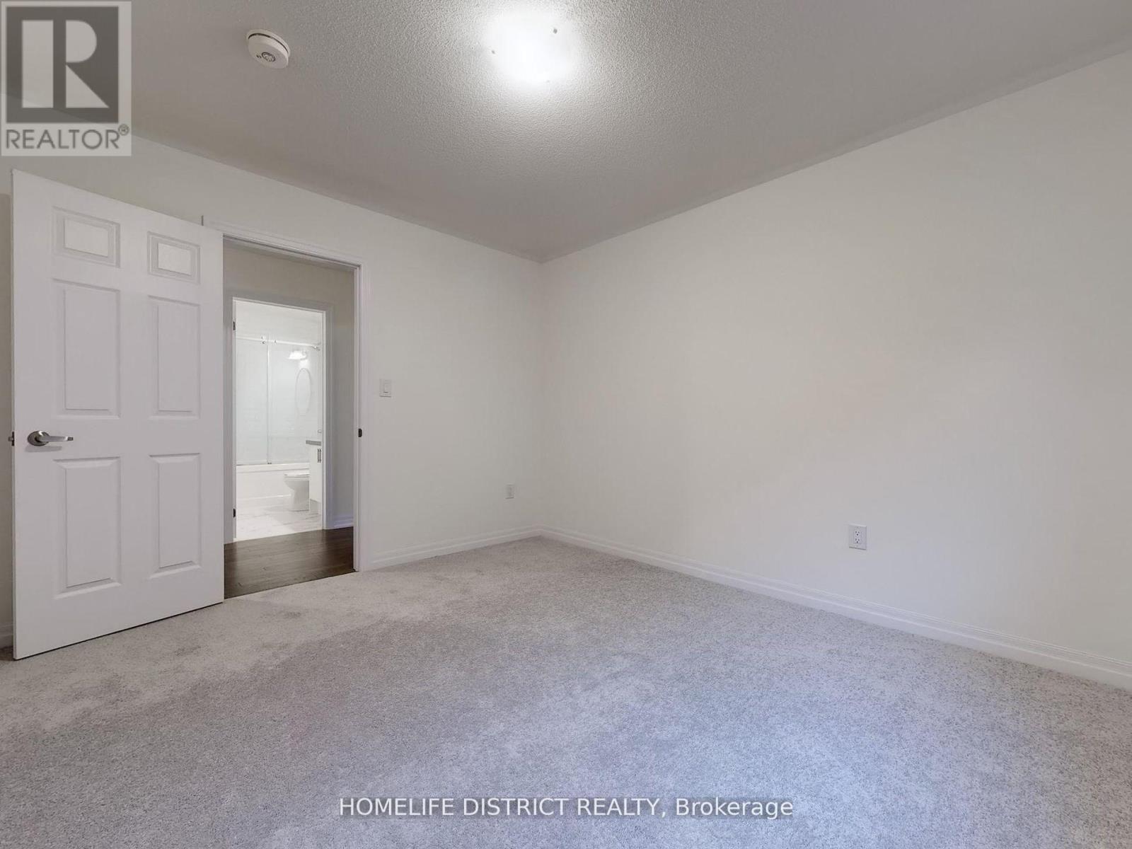 238 Flood Avenue, Clarington (Newcastle), Ontario  L1B 0C9 - Photo 5 - E12427251