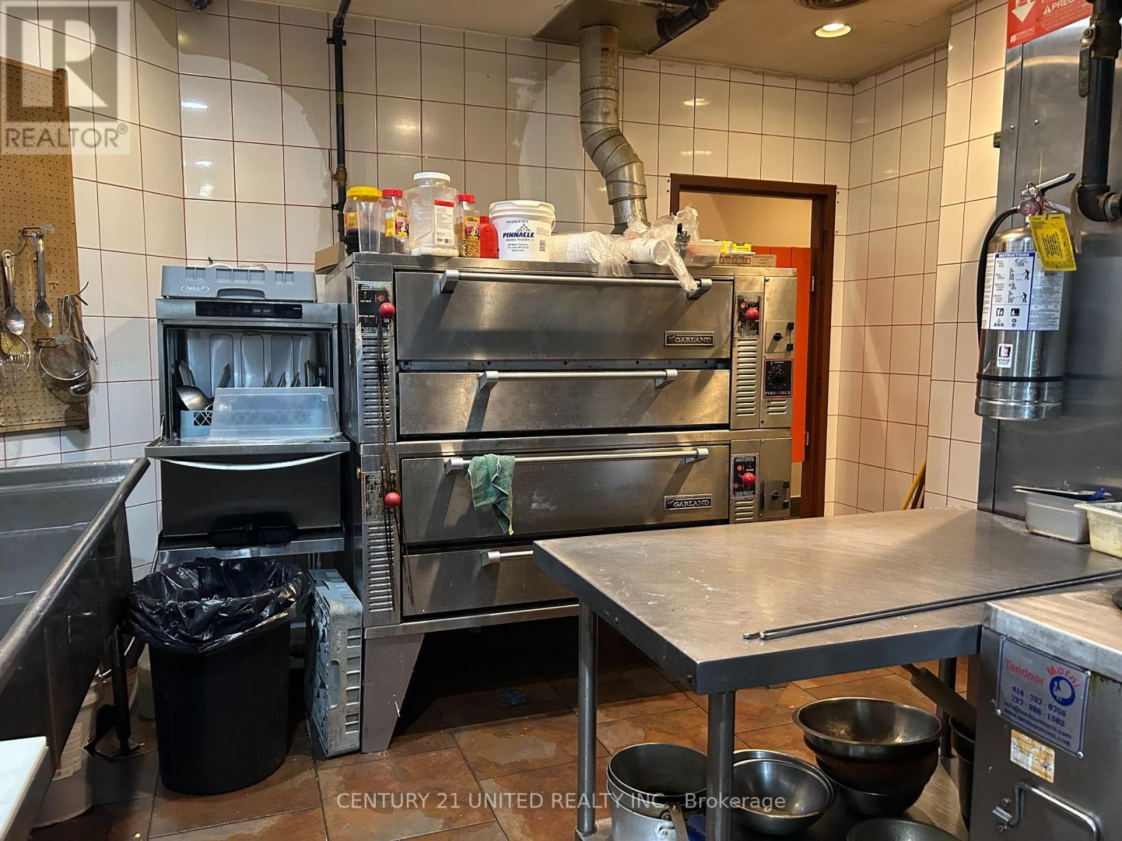 25 Lansdowne Street W, Peterborough (Otonabee Ward 1), Ontario  K9J 1X8 - Photo 12 - X12427435