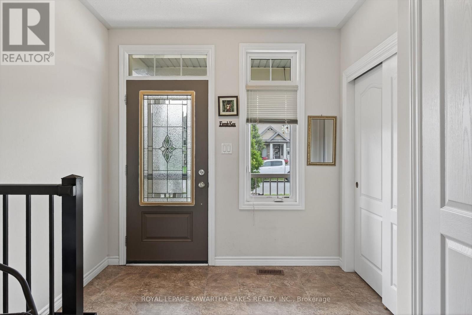 26 Chadwin Drive, Kawartha Lakes (Lindsay), Ontario  K9V 0E9 - Photo 4 - X12427987