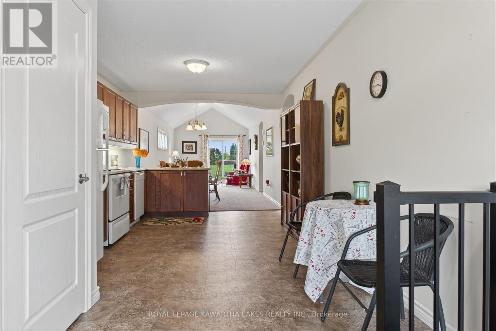 26 Chadwin Drive, Kawartha Lakes (Lindsay), Ontario  K9V 0E9 - Photo 5 - X12427987