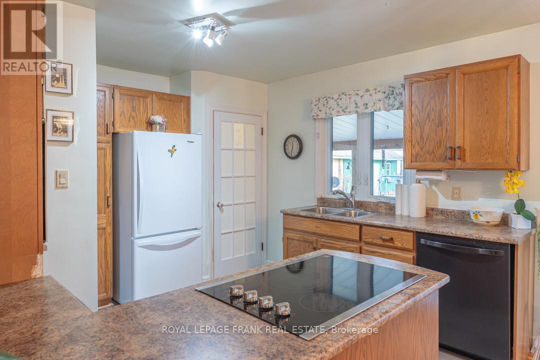872 Western Avenue, Peterborough (Otonabee Ward 1), Ontario  K9J 5V9 - Photo 10 - X12428170