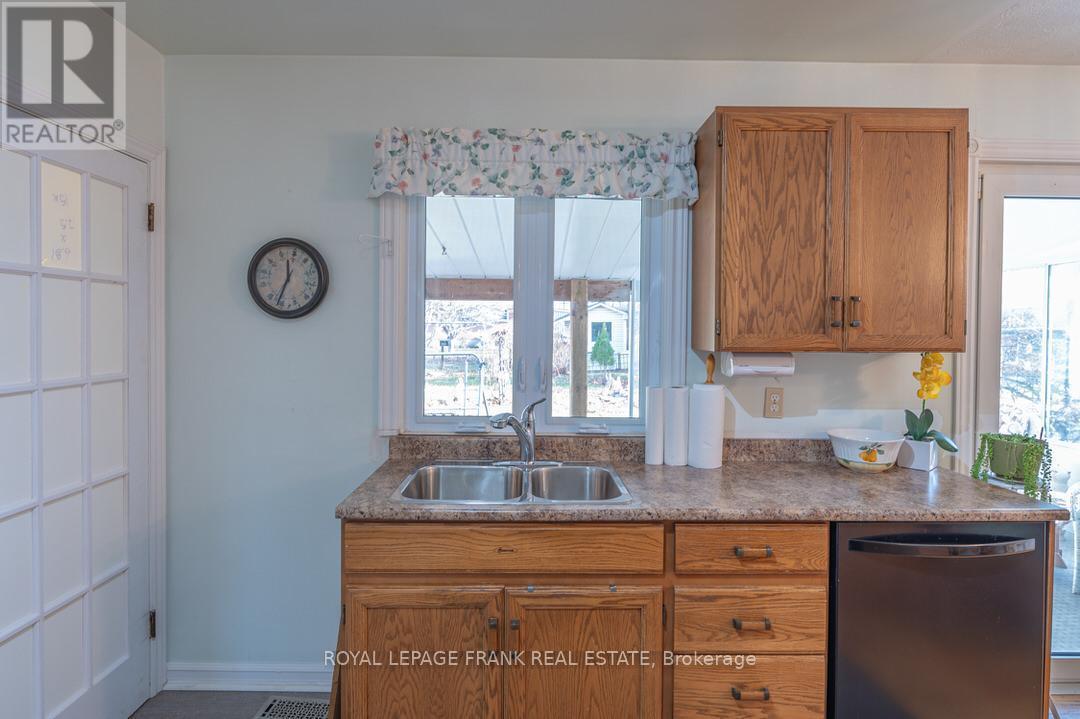 872 Western Avenue, Peterborough (Otonabee Ward 1), Ontario  K9J 5V9 - Photo 11 - X12428170