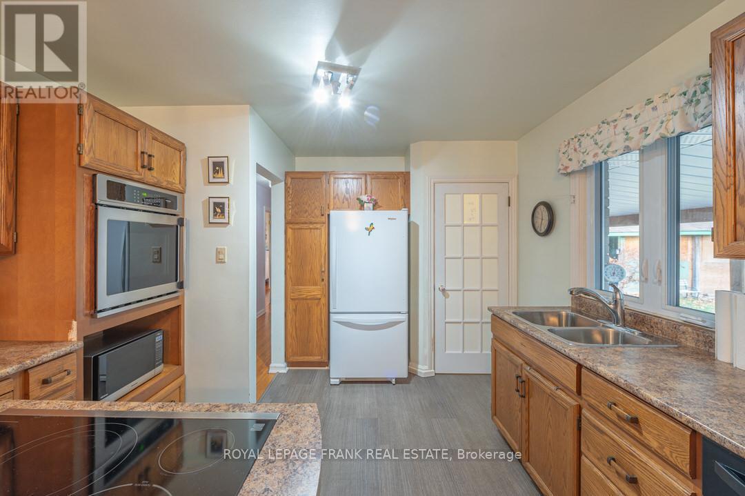 872 Western Avenue, Peterborough (Otonabee Ward 1), Ontario  K9J 5V9 - Photo 12 - X12428170