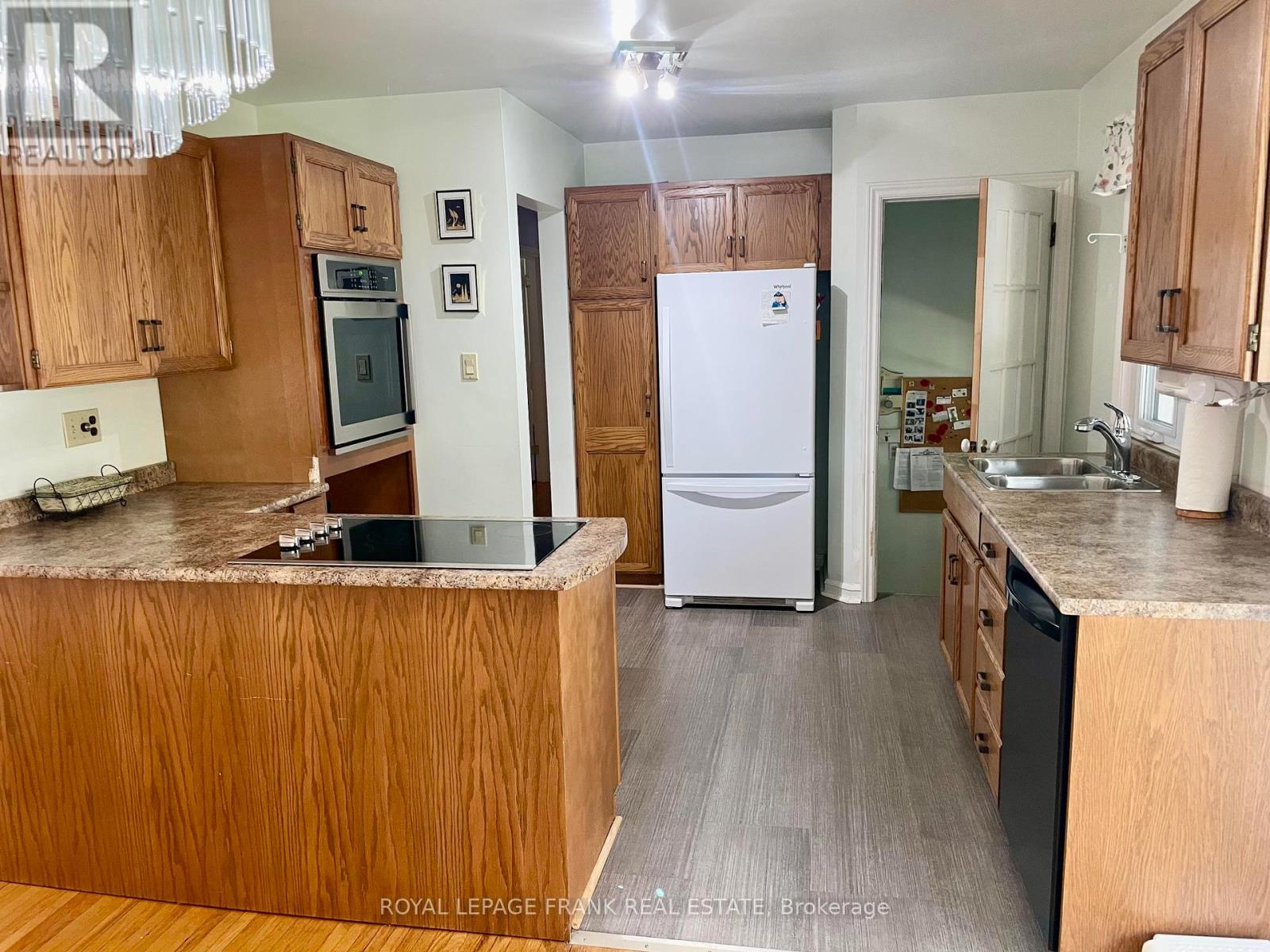872 Western Avenue, Peterborough (Otonabee Ward 1), Ontario  K9J 5V9 - Photo 13 - X12428170