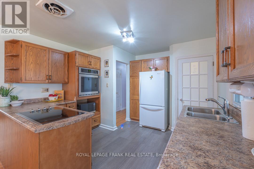 872 Western Avenue, Peterborough (Otonabee Ward 1), Ontario  K9J 5V9 - Photo 14 - X12428170