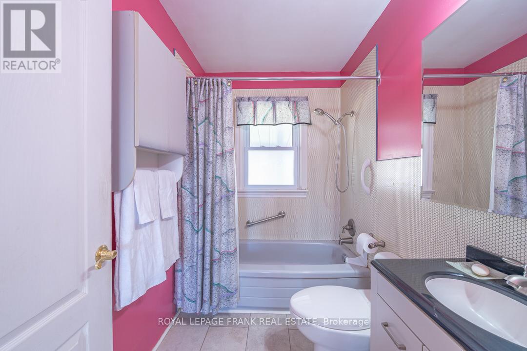 872 Western Avenue, Peterborough (Otonabee Ward 1), Ontario  K9J 5V9 - Photo 23 - X12428170