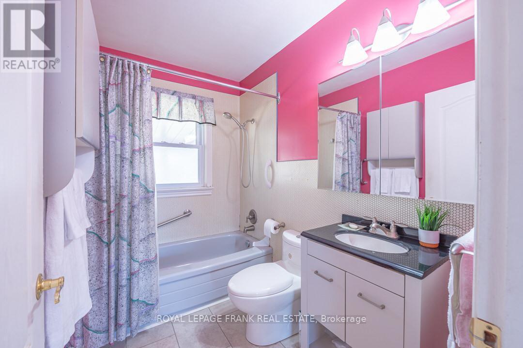 872 Western Avenue, Peterborough (Otonabee Ward 1), Ontario  K9J 5V9 - Photo 24 - X12428170
